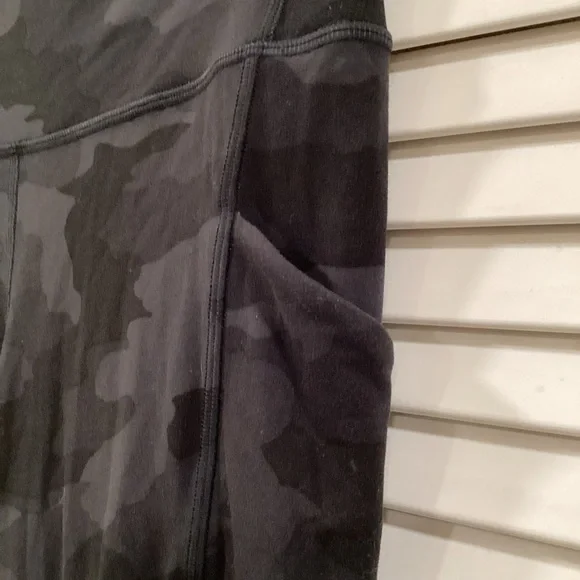 Lululemon Camo Align High-Rise Leggings/ Media Pockets FINAL PRICE - Picture 4 of 9